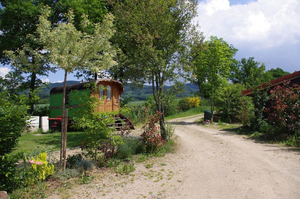 Les Roulottes Et Cabanes Du Livradois Cunlhat Bagian luar foto