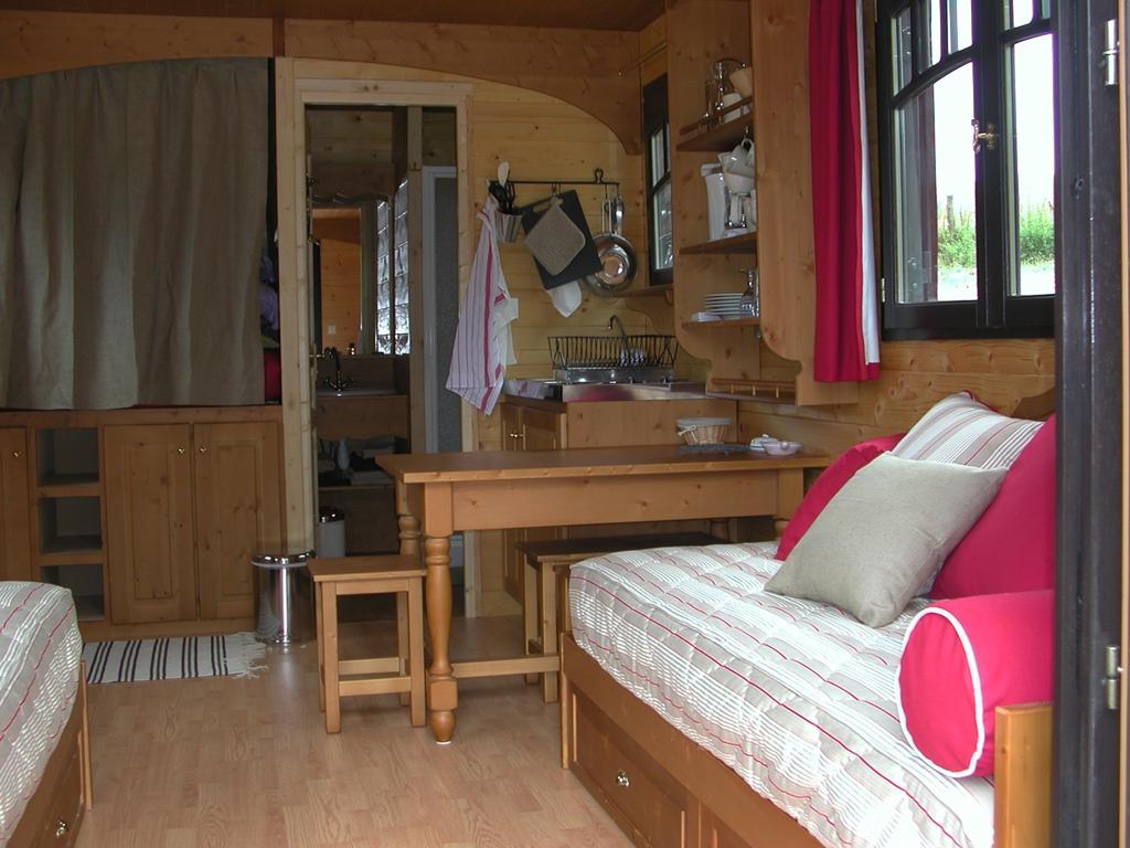 Les Roulottes Et Cabanes Du Livradois Cunlhat Bagian luar foto
