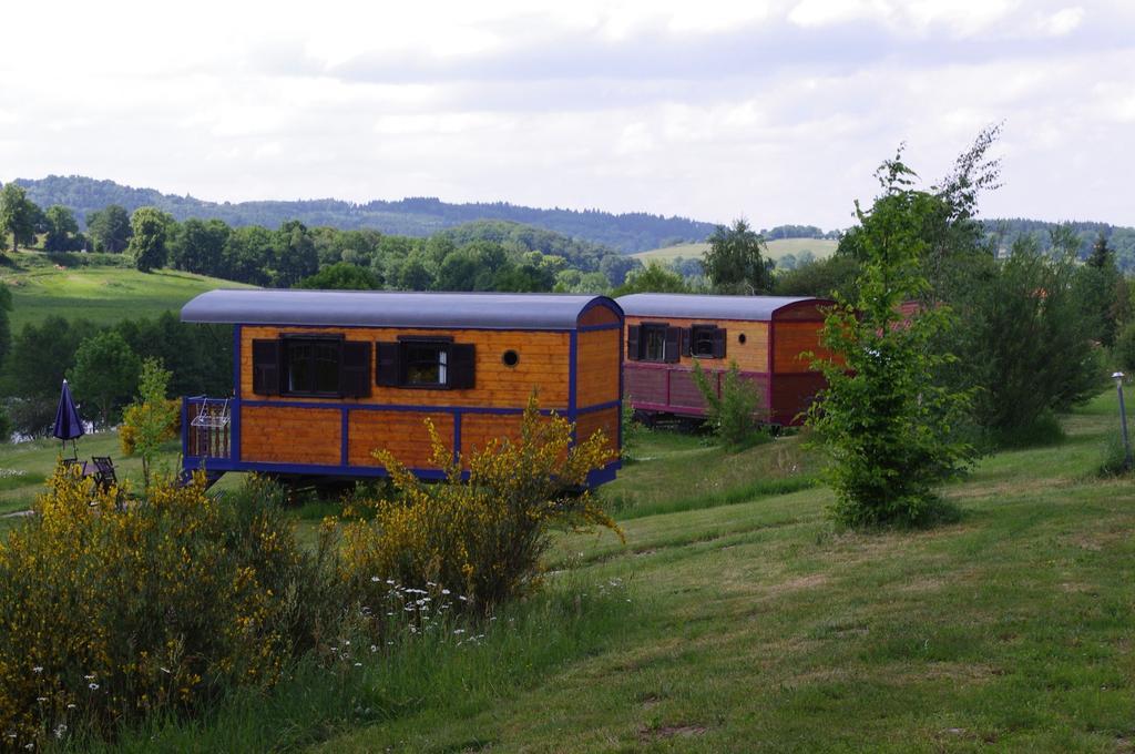 Les Roulottes Et Cabanes Du Livradois Cunlhat Bagian luar foto