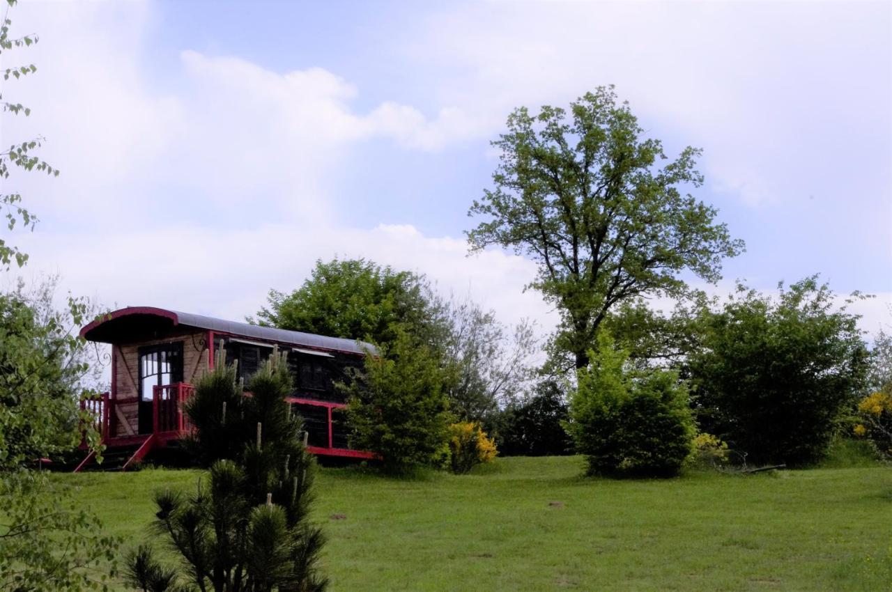 Les Roulottes Et Cabanes Du Livradois Cunlhat Bagian luar foto